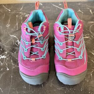 KEEN Bright Pink Closed Toe CNX Shoe - BIG Girls US‎ 5
